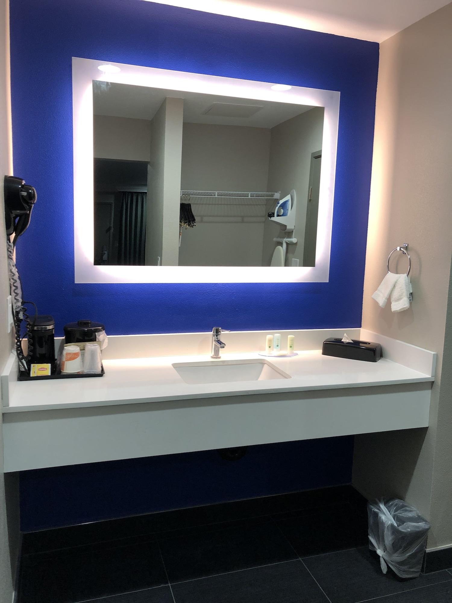 Quality Inn & Suites Вакавил Екстериор снимка