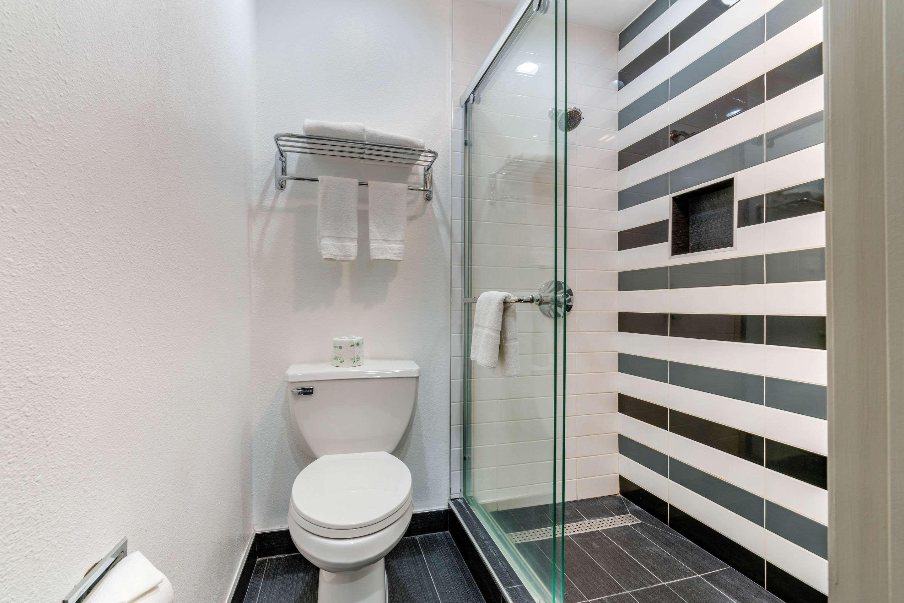 Quality Inn & Suites Вакавил Екстериор снимка