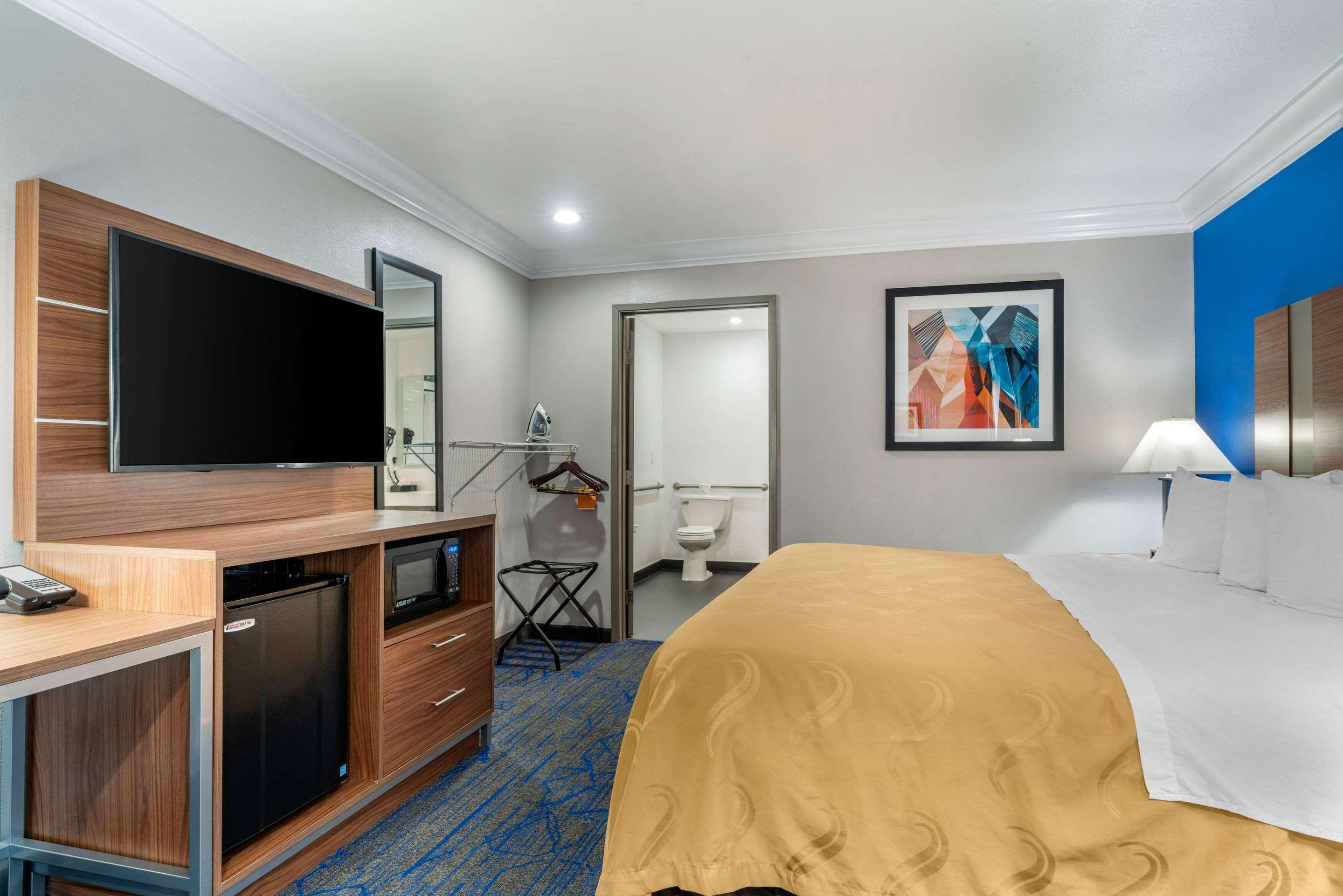 Quality Inn & Suites Вакавил Екстериор снимка