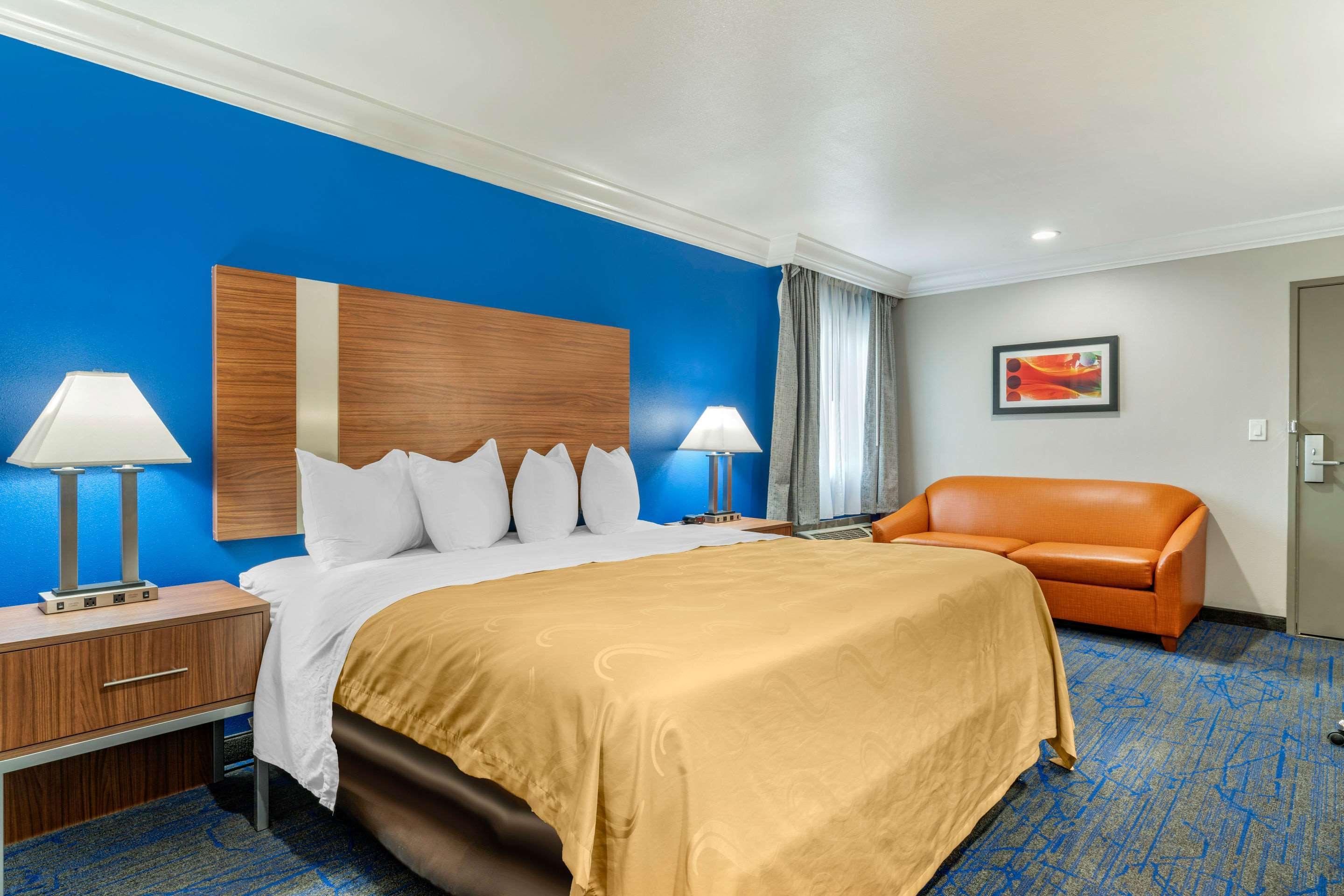 Quality Inn & Suites Вакавил Екстериор снимка