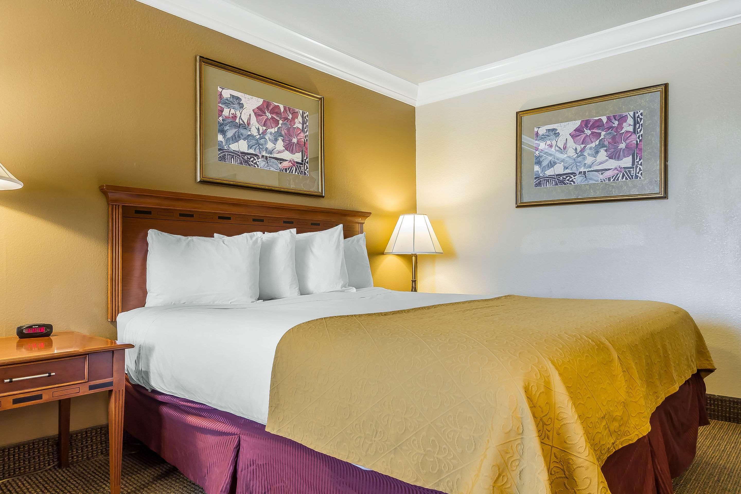 Quality Inn & Suites Вакавил Екстериор снимка