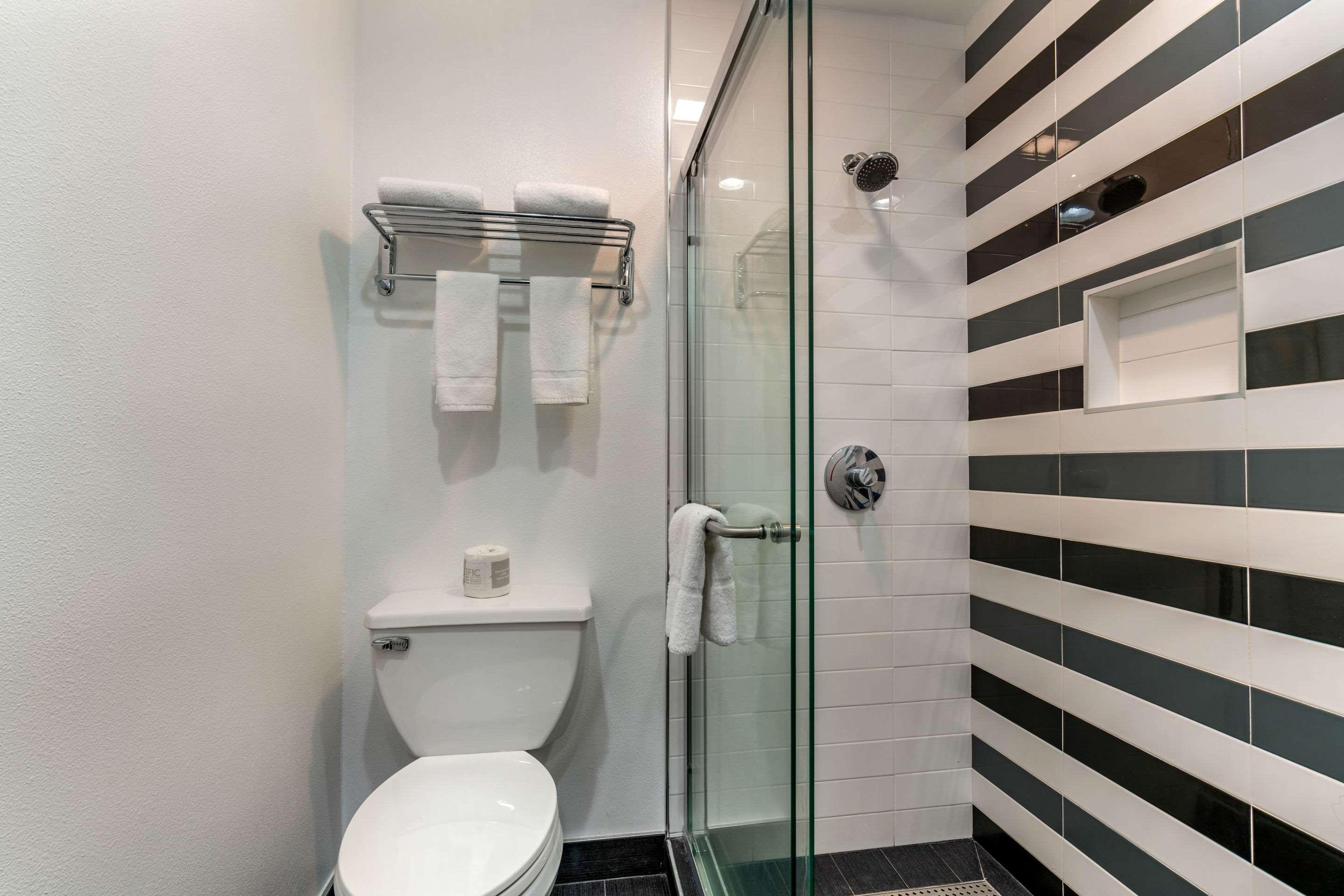Quality Inn & Suites Вакавил Екстериор снимка