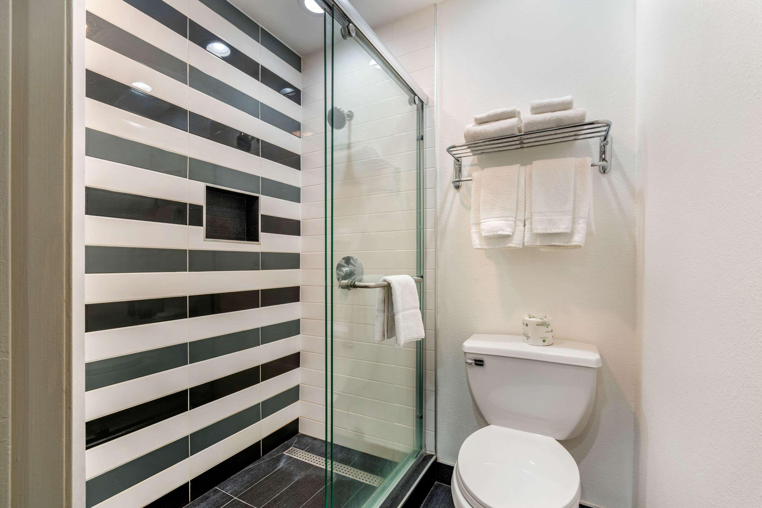 Quality Inn & Suites Вакавил Екстериор снимка