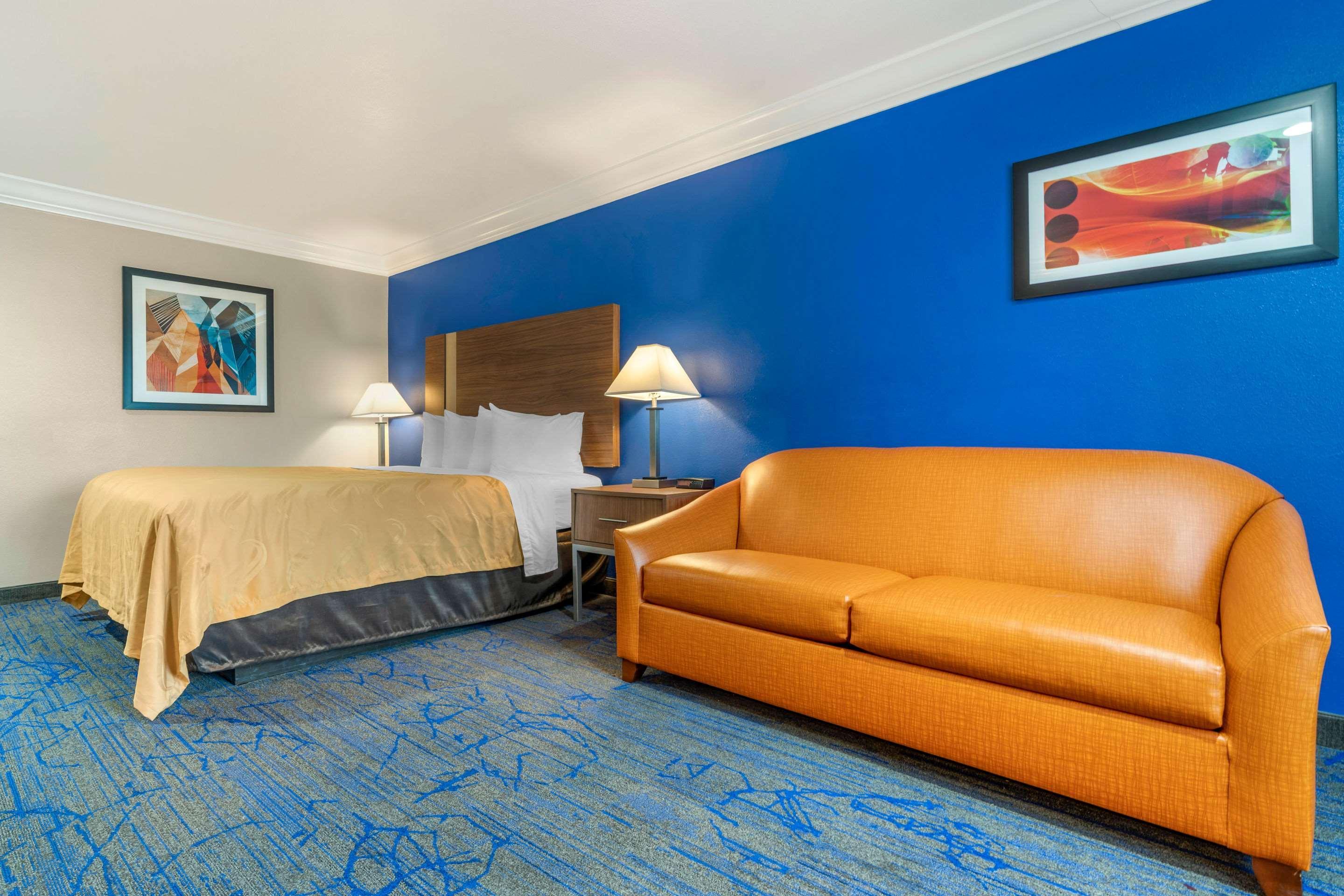 Quality Inn & Suites Вакавил Екстериор снимка
