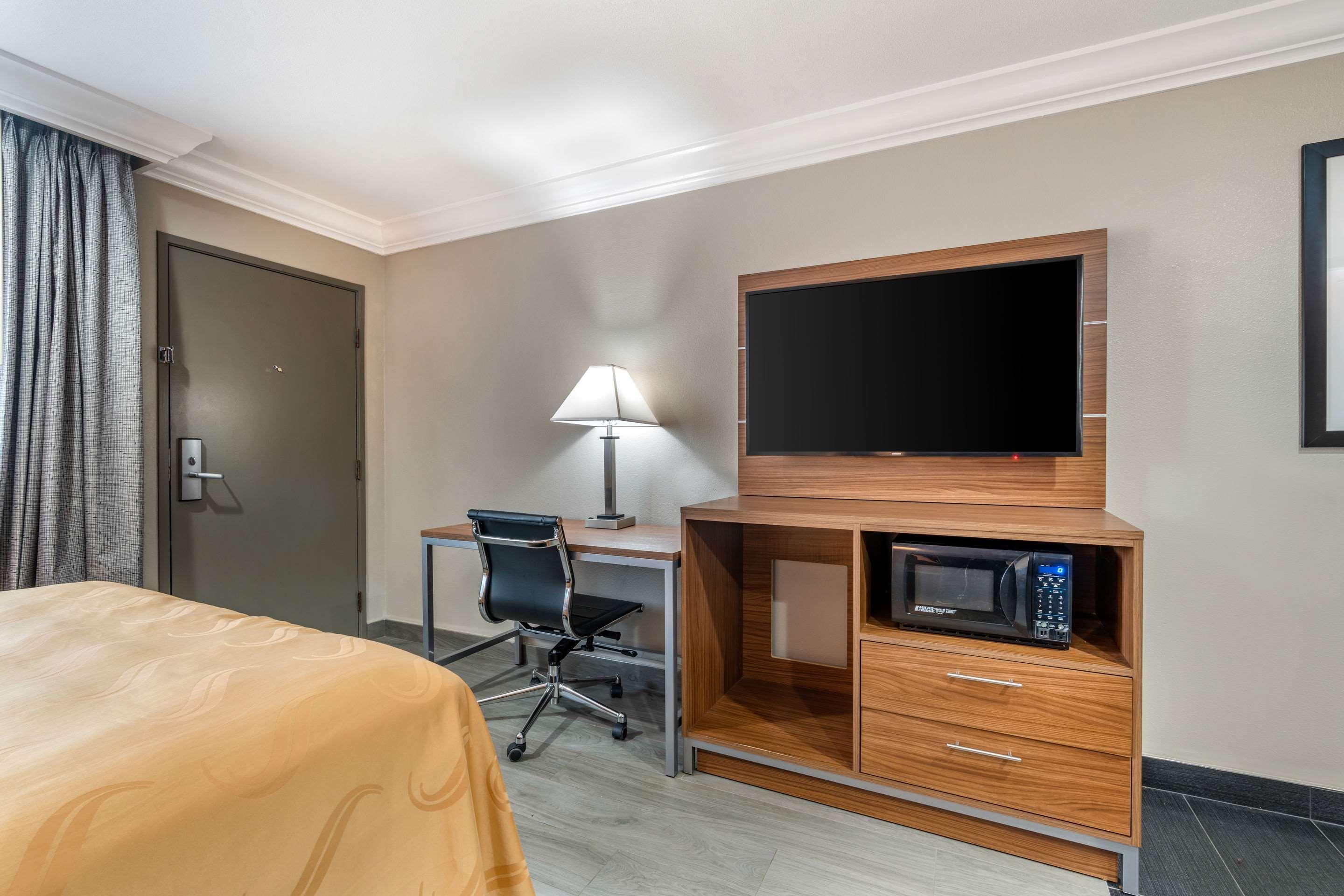 Quality Inn & Suites Вакавил Екстериор снимка
