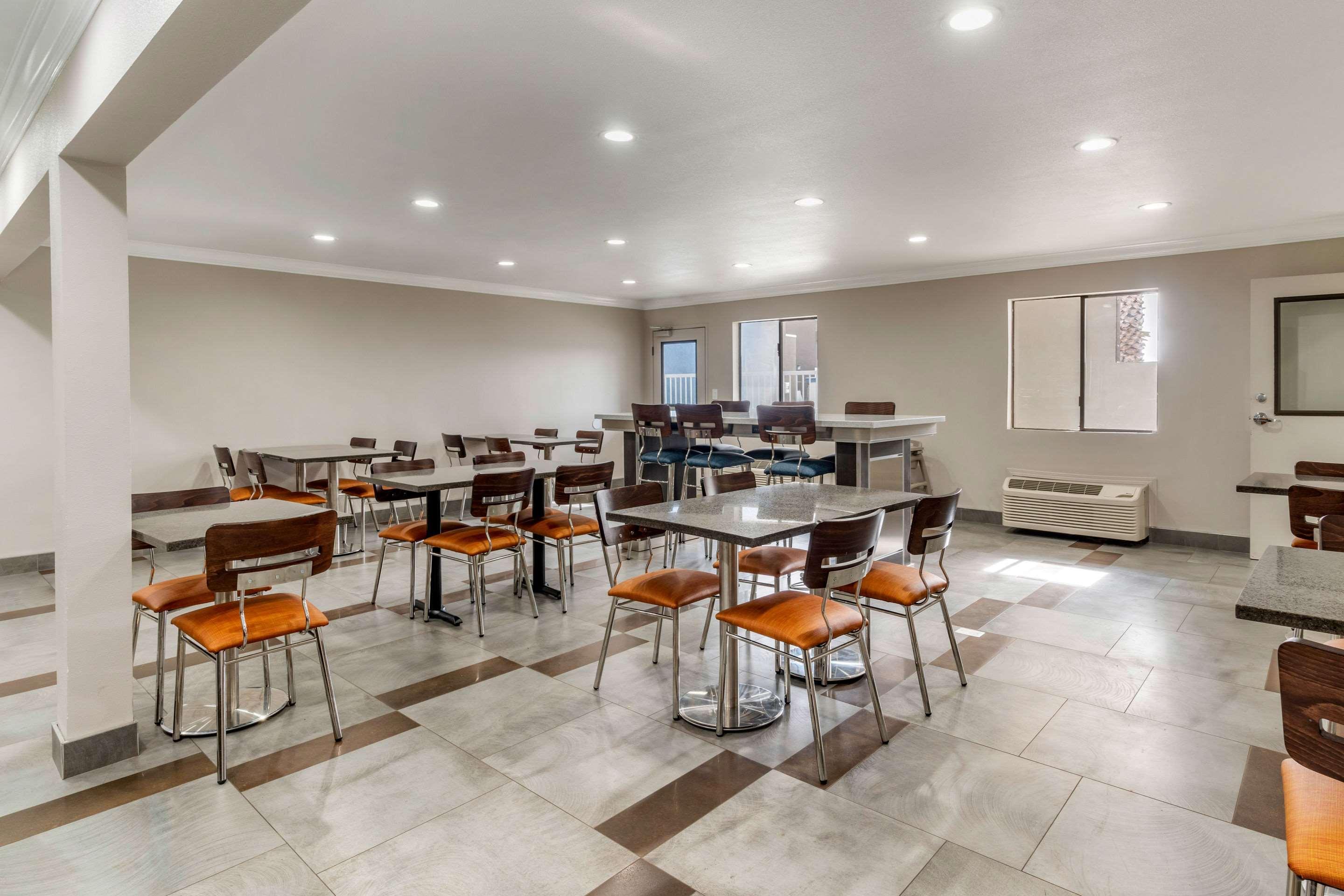 Quality Inn & Suites Вакавил Екстериор снимка