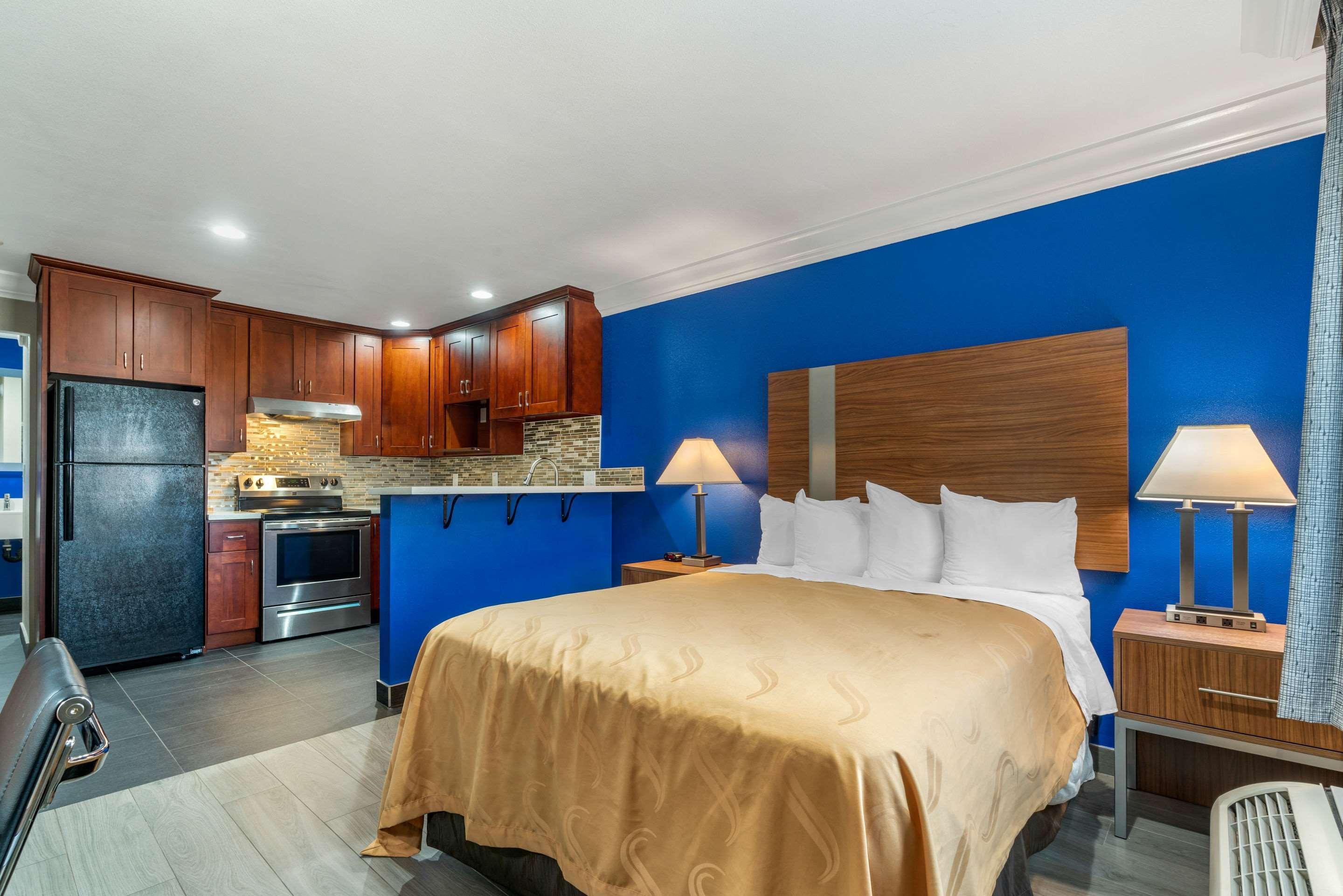 Quality Inn & Suites Вакавил Екстериор снимка