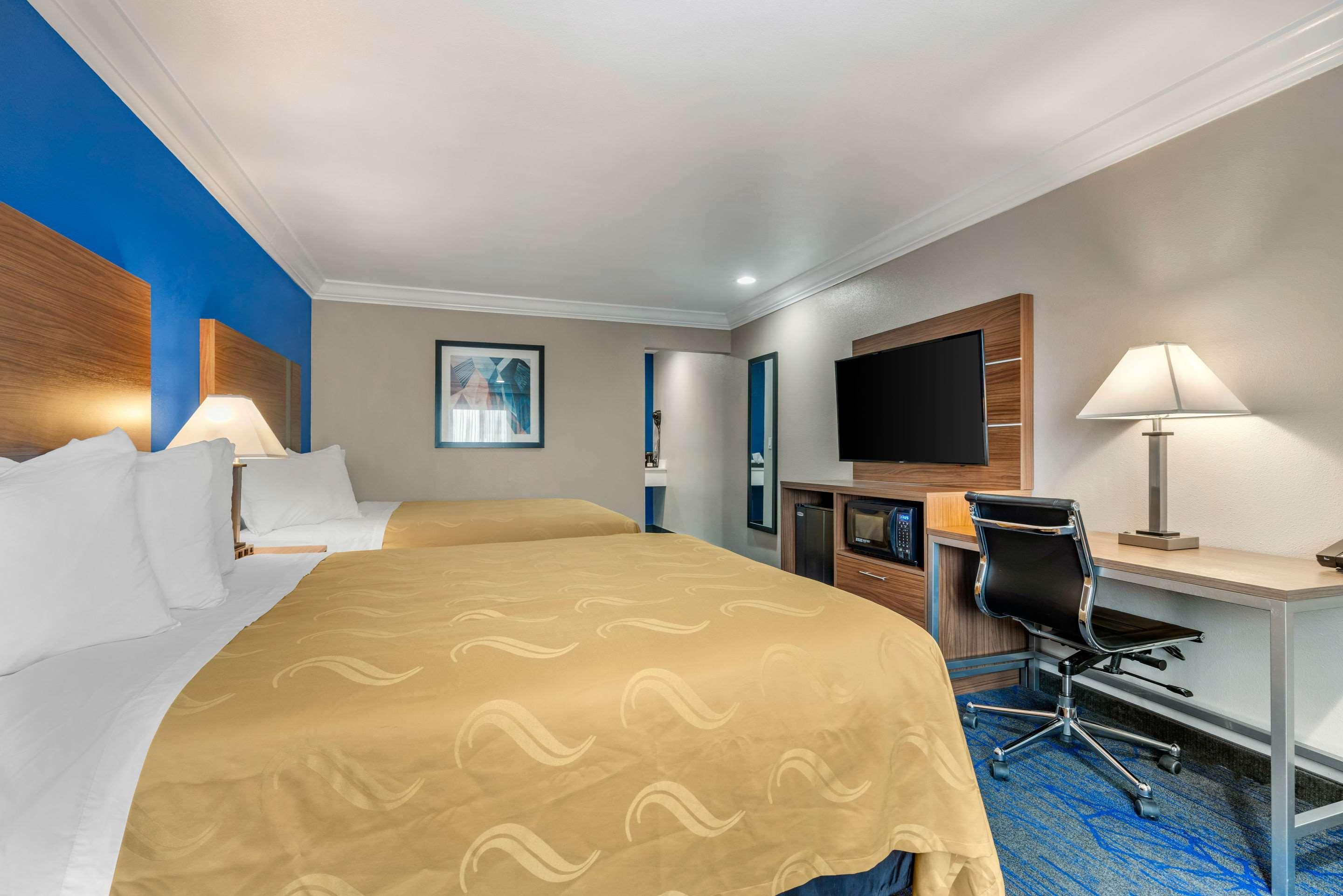 Quality Inn & Suites Вакавил Екстериор снимка