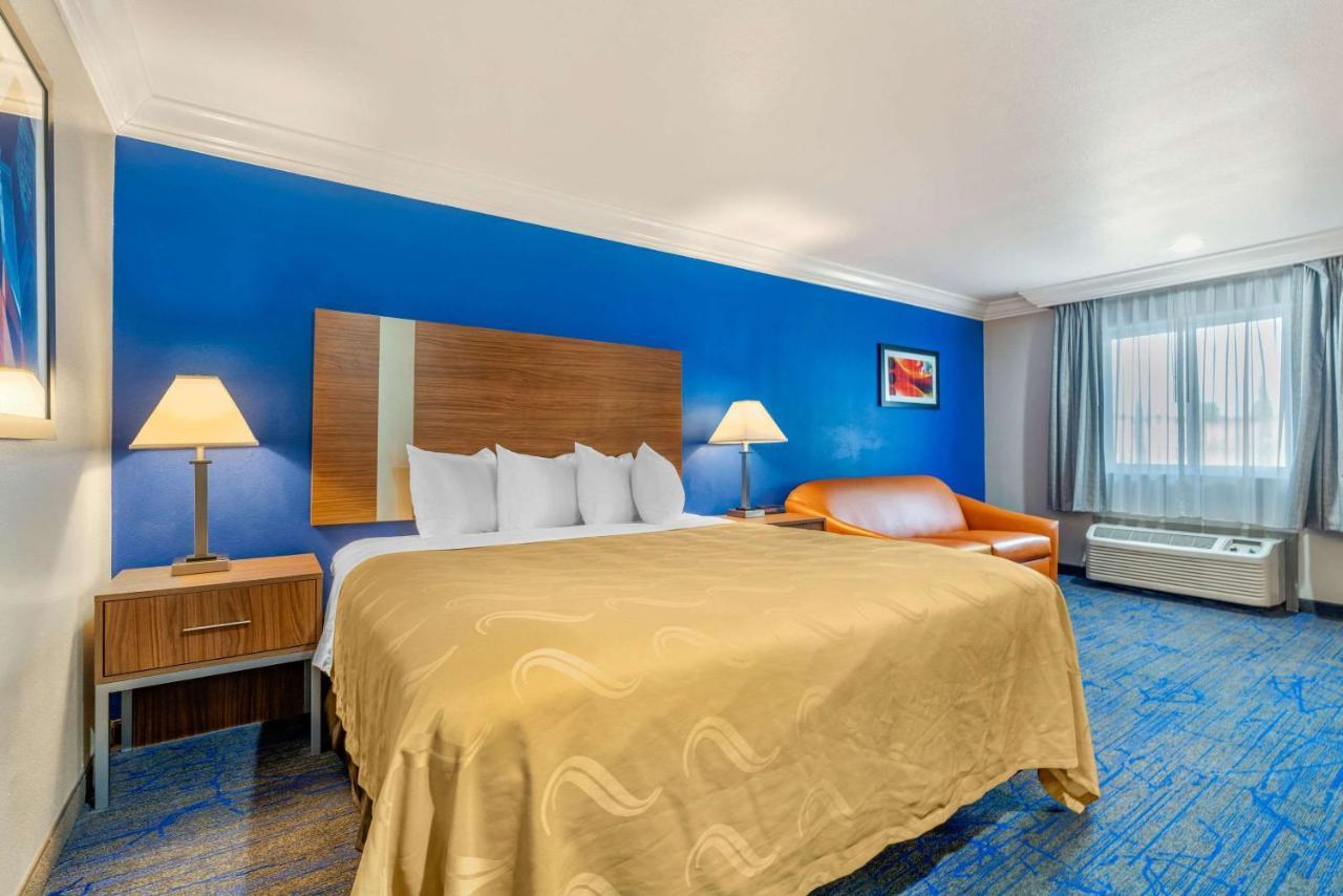 Quality Inn & Suites Вакавил Екстериор снимка