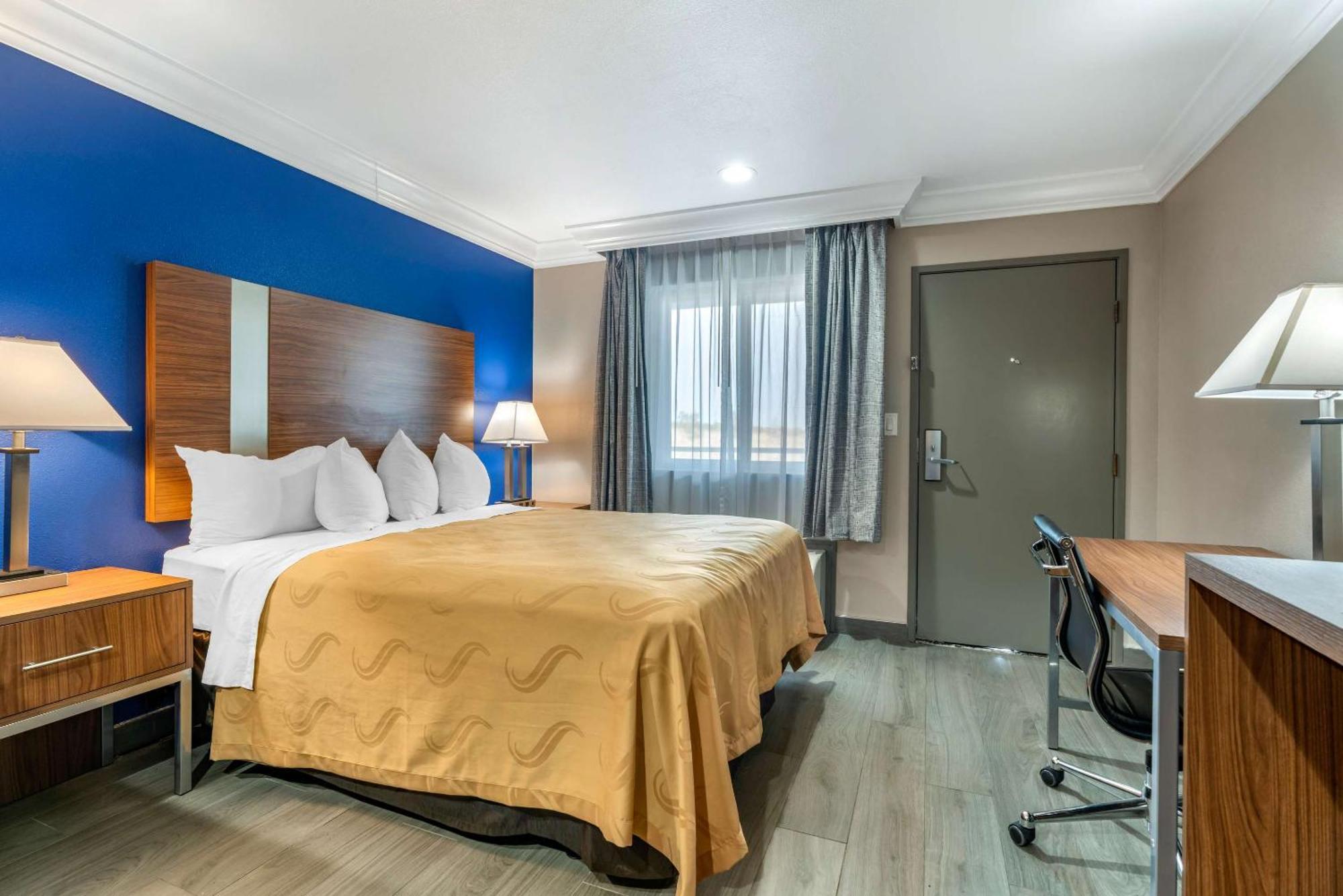 Quality Inn & Suites Вакавил Екстериор снимка
