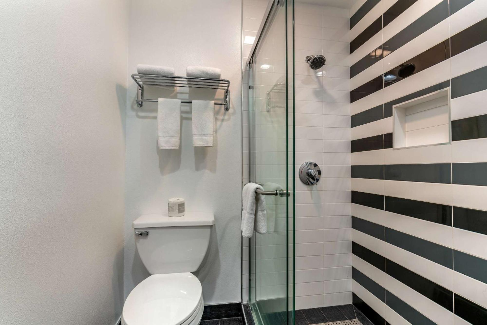 Quality Inn & Suites Вакавил Екстериор снимка