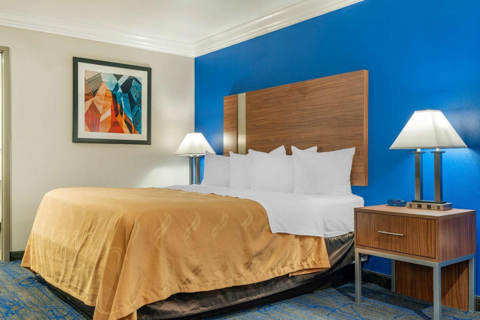 Quality Inn & Suites Вакавил Екстериор снимка