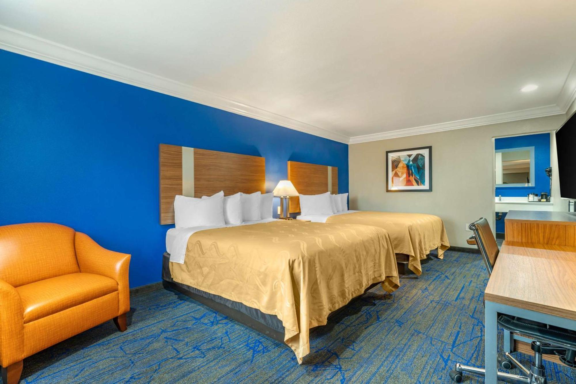 Quality Inn & Suites Вакавил Екстериор снимка